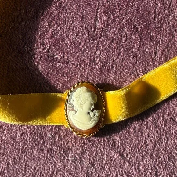 Victorian Yellow Velvet Cameo Choker - Picture 3 of 7